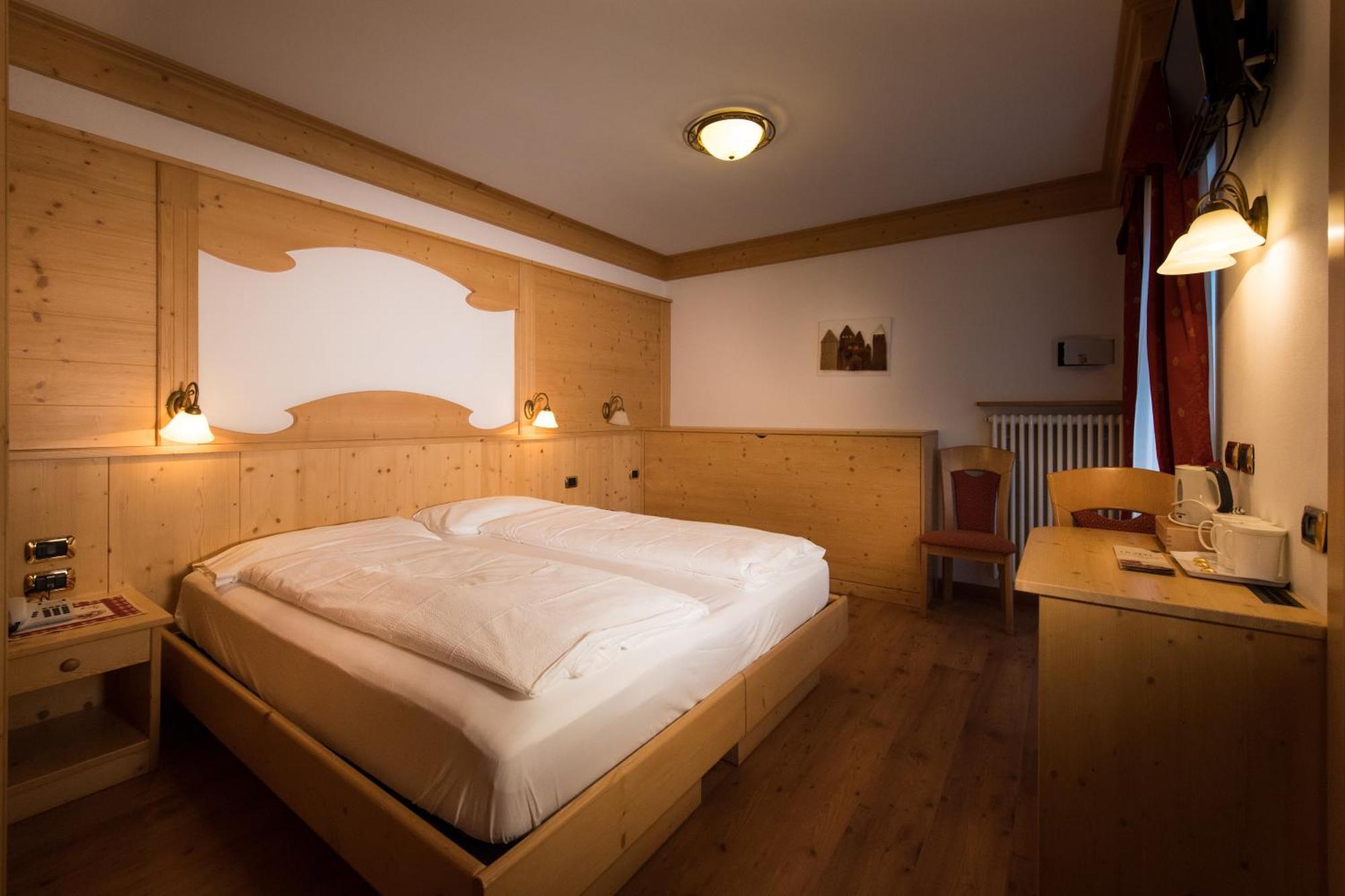 Hotel Zirmes Moena Exterior photo