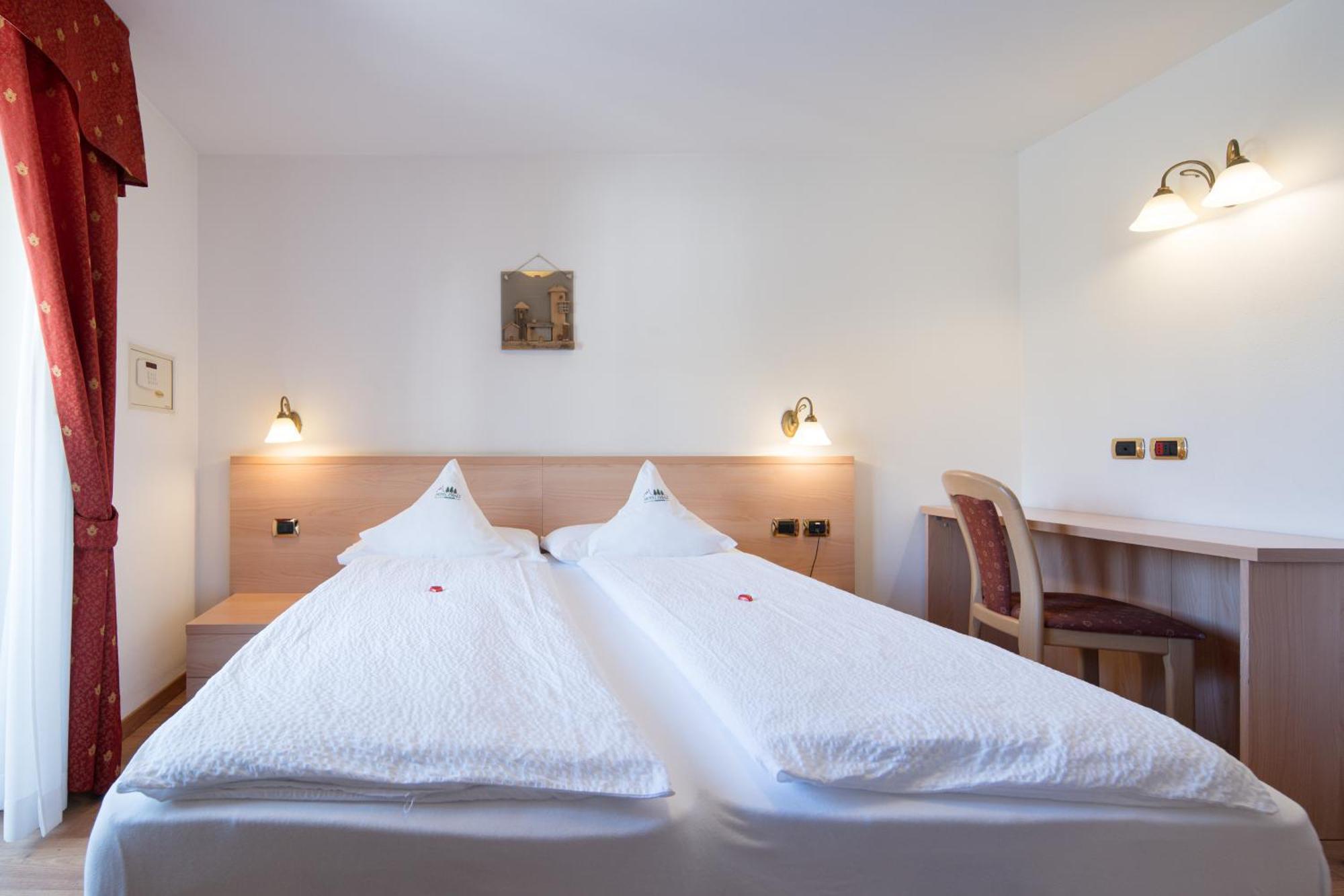 Hotel Zirmes Moena Exterior photo