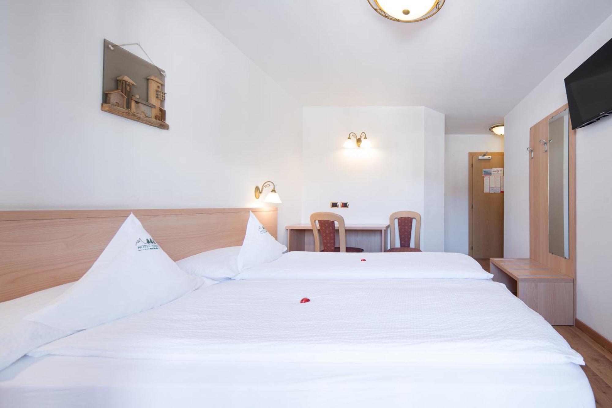 Hotel Zirmes Moena Exterior photo