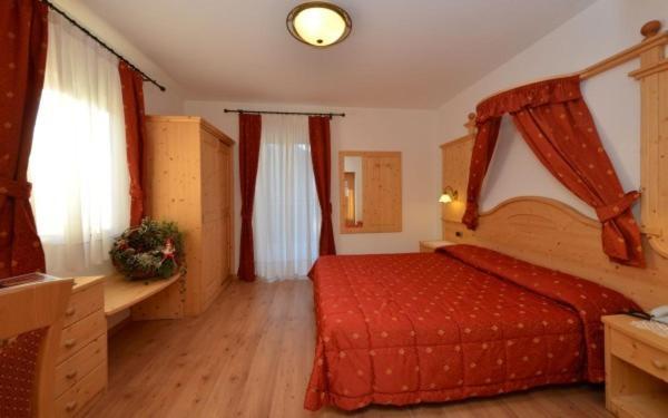 Hotel Zirmes Moena Exterior photo