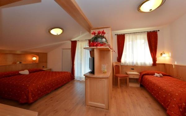 Hotel Zirmes Moena Exterior photo